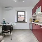 Apartment Center - Steps Away From The Arena Pula