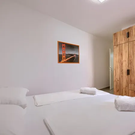 Center Apartment *
