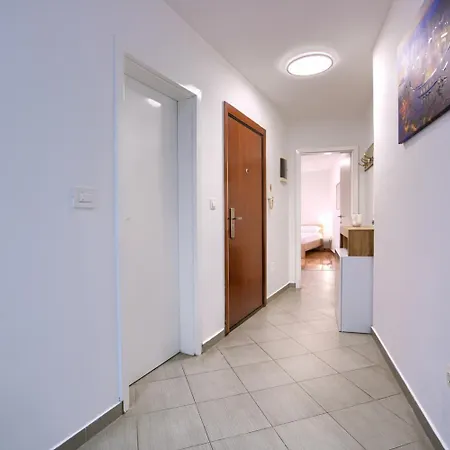 Center - Steps Away From The Arena Apartamento Pula