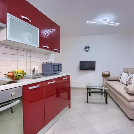 Apartman Center - Steps Away From The Arena Póla