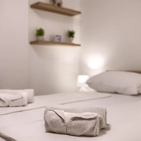 Center - Steps Away From The Arena Pula