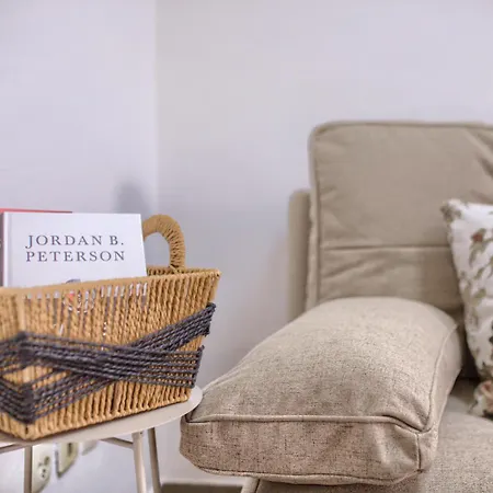 Center - Steps Away From The Arena Lägenhet *