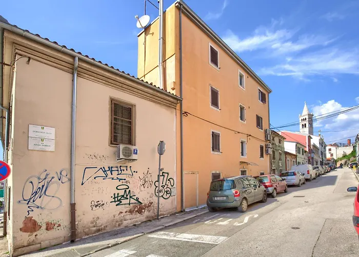 Center - Steps Away From The Arena Daire *