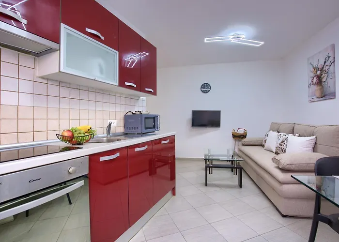 Daire Center - Steps Away From The Arena Pula