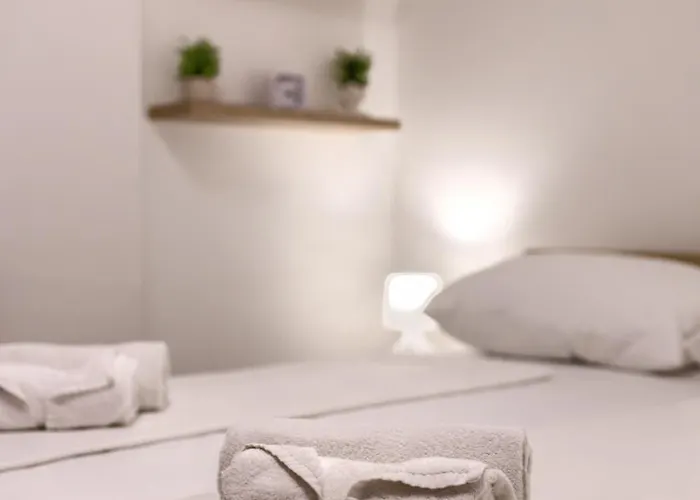 Center - Steps Away From The Arena Pula