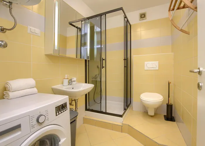 Center - Steps Away From The Arena