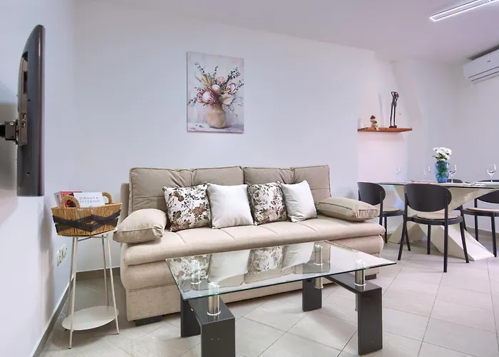 Daire Center - Steps Away From The Arena *