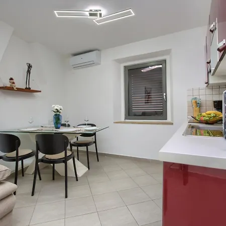 Center - Steps Away From The Arena Apartamento Pula