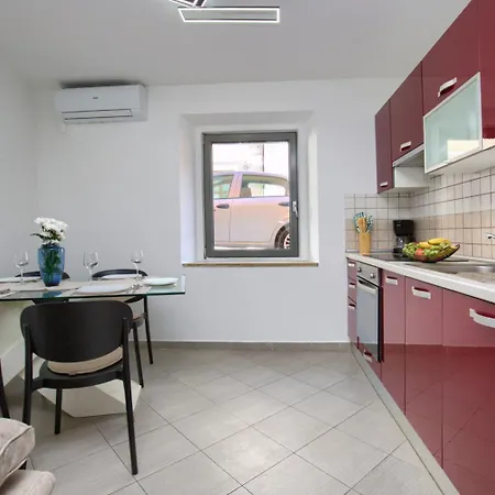 Apartamento Center - Steps Away From The Arena Pula